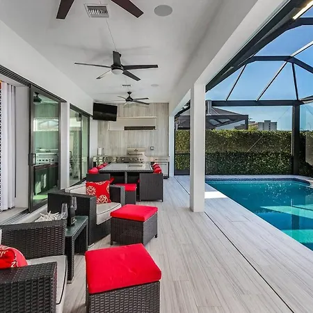 Beach 5 Min. Walk-Luxurious Modern Pool Home